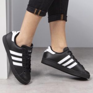Adidas Court Classic sneakers